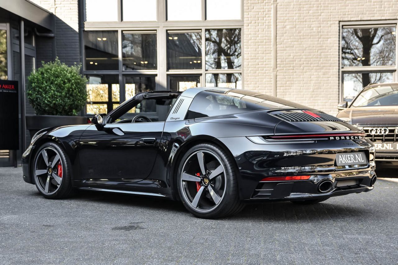 Porsche 992 targa